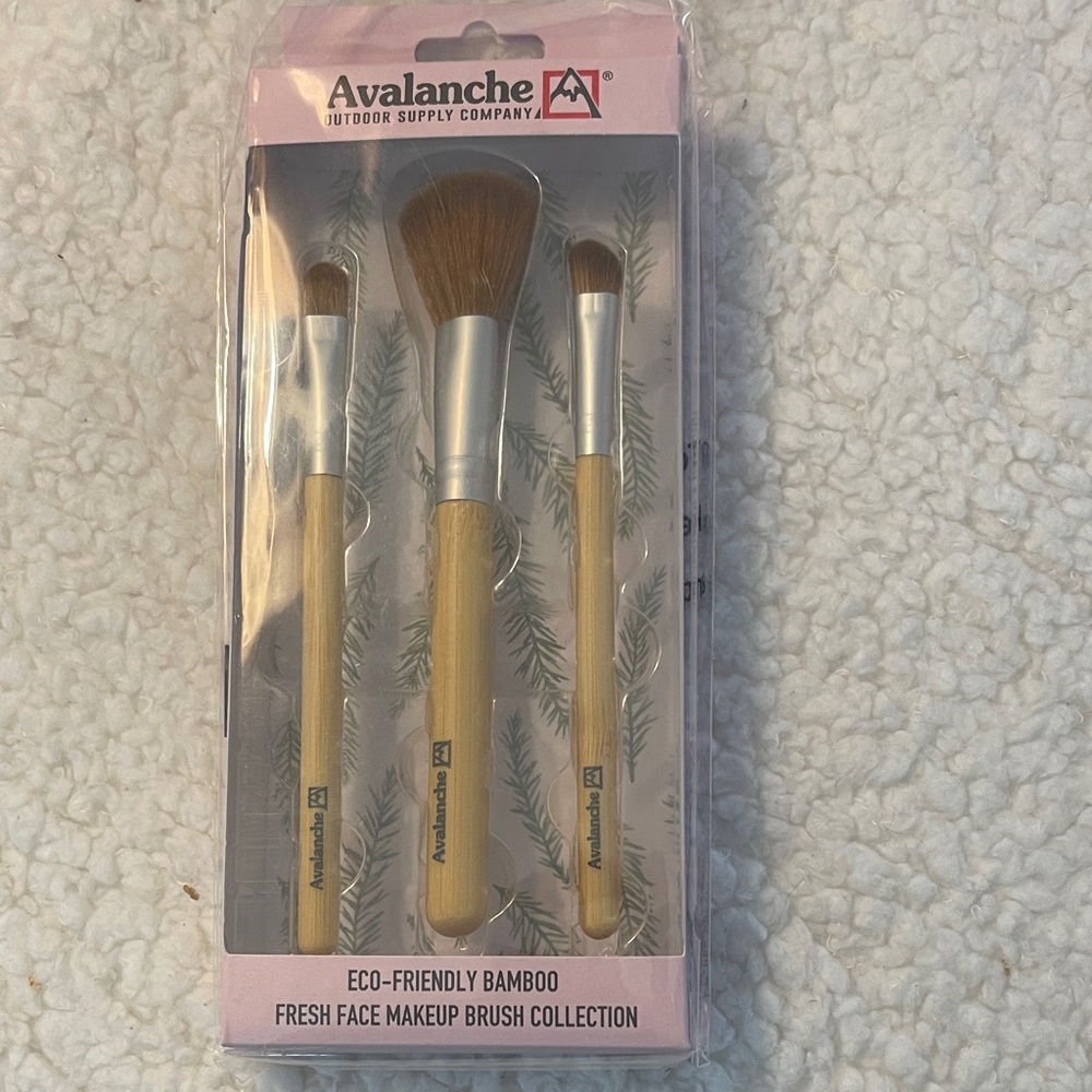 Avalanche Bamboo Makeup Brush Collection products bundle: stocking stuffers - Picture 3 of 12